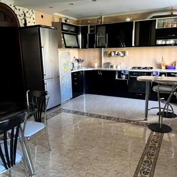 4-кімнатна квартира в Київському районі