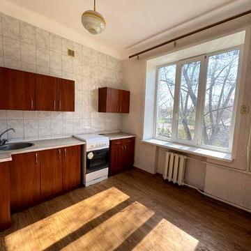 Відмінна світла  2к сталінка на вул Миру