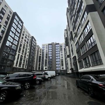 Героїв Миколаєва вул., 10