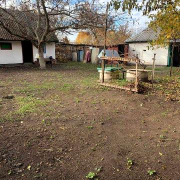 Продам будинок біля річки з ділянкою землі