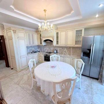 Метро Лівобережня) 5 кімнатна квартира з ремонтом,  174 м²)