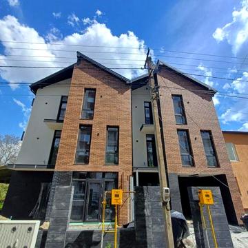 Продаж котеджа 130 м кв вул Патона + земля у Власності