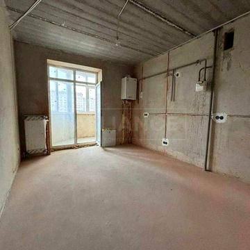 Простора 2-х.кімнатна квартира 71м2 з частковим ремонтом . біля Арсену