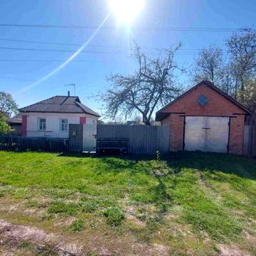 Продам дачний будиночок неподалік від центру та парку м. Буринь