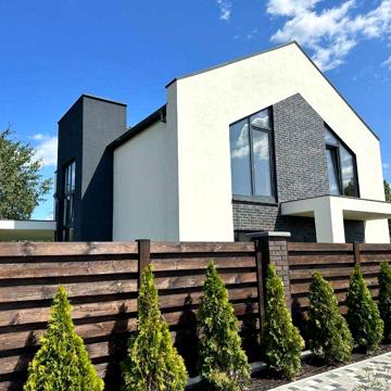 Готовий будинок біля озера. Дві великі тераси. 11 соток землі