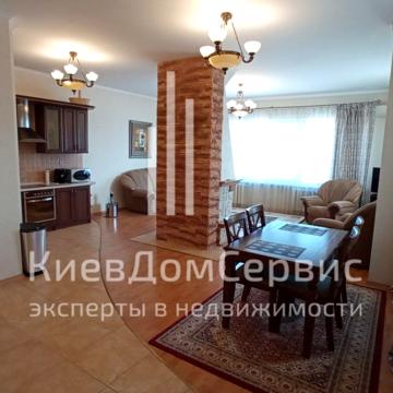 Дмитрівська вул., 69
