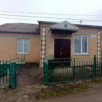 Продається будинок поруч з містом