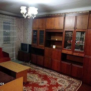 продам 4 кімнатну квартиру    вул Свободи індивідуальне опалення меблі