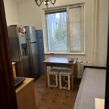 Продам 1 кімнатну метро Позняки Власник! ЖК Скарб