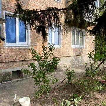 Квартира 3х кімнатна, перший поверх, з ремонтом