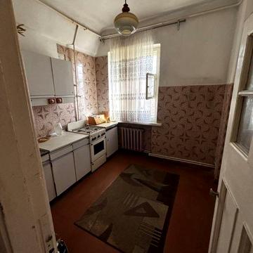 Продам сталінку в самому центрі
