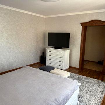 2 кімнатна квартира біля прокуратури на набережній