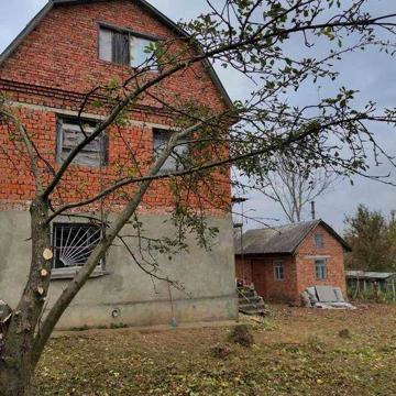 Продається дім  в Дунаївцях .