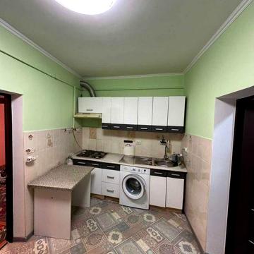 Однокімнатна квартира з власним двором