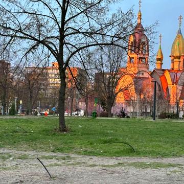 Квітки Цісик вул. (Гулі Корольової), 12