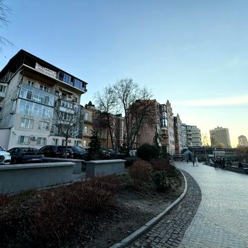 Велика Житомирська вул., 16