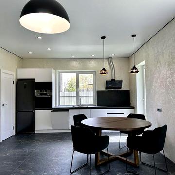 Продаж одноповерхового будинку з ремонтом, поруч з озером