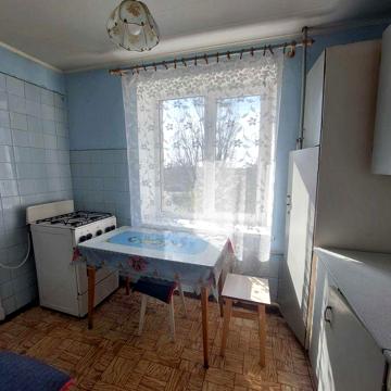 2х.к.квартира , середній поверх цегляного будинку на Алмазному .