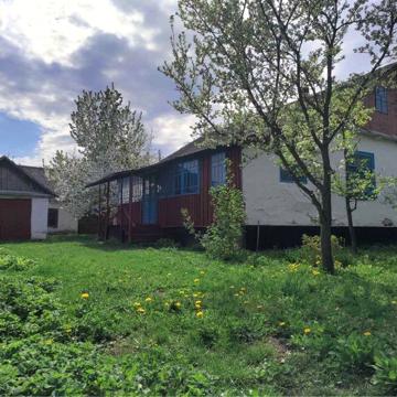 Будинок с. Довжки Славутського району