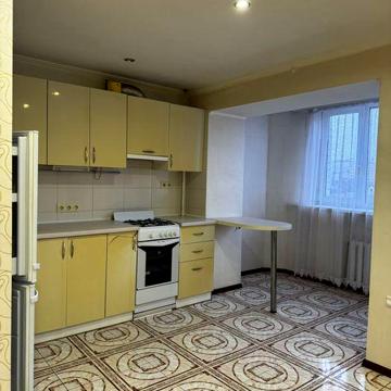 Продам велику 3 квартиру -студію.