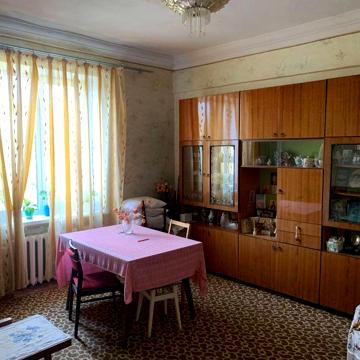 Продається двокімнатна квартира в центрі