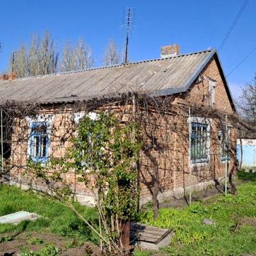 Продам будинок в центрі Томаківки