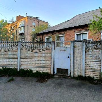 Продаж  коттеджа по вулиці П.Калнишевського,пл.Визволення Автономка
