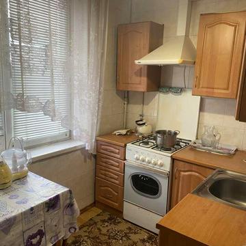 Сдам 3 ком кв, 522 м-н,  1 мин метро Студенческая