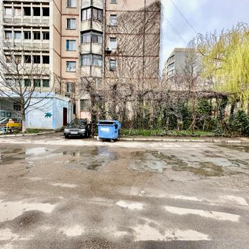 Князя Володимира Великого просп., 126