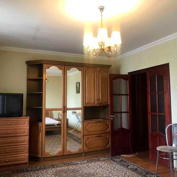 Продам 2-хкомнатную квартиру в обкомовском доме на Шатиловке