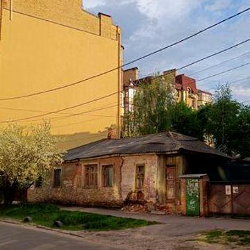 Продам квартиру в приватному будинку в центрі.