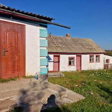 Будинок біля ставка