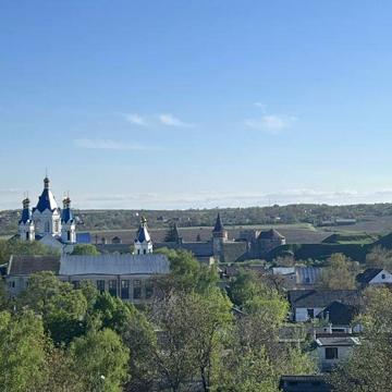 Продам 2-х кімнатну квартиру з виглядом на Стару фортецю.