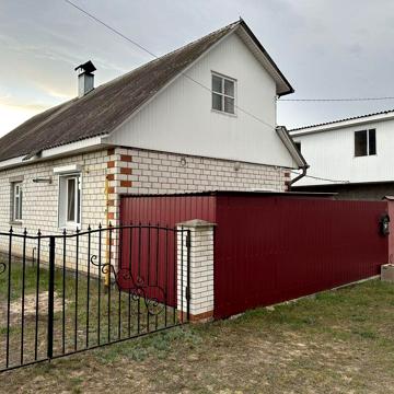 Продам двоповерховий будинок з гаражем і банею