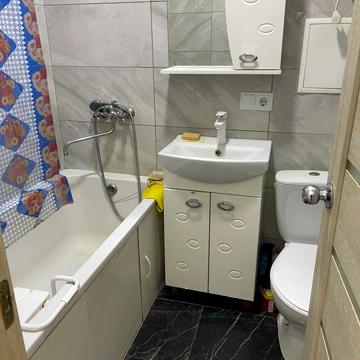 Здам 3-х кімнатну квартиру в центрі міста біля входу на курорт