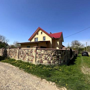 Продам особняк вул. Коновальця з балконами та гаражем площа 170м2