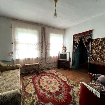Продам цегляний будинок в центрі міста Узина