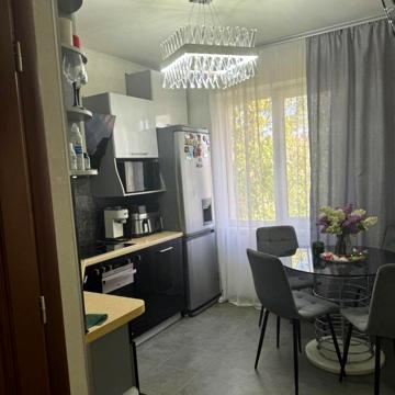 Євгена Чикаленка вул., 75