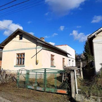 Будинок з прибудовою
