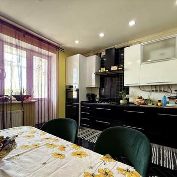 Продаж двох кімнатної квартири. Городок. ЖК Будинок 20.