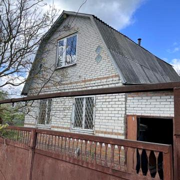 Двоповерховий капітальний будинок з ділянкою 8 соток