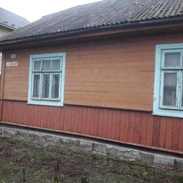 Продається деревяна хата на фундаменті
