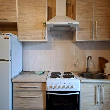 Автотракторна вул., 12