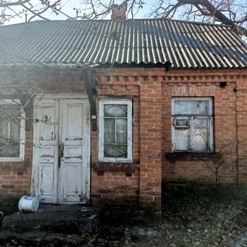 Будинок в центрі смт Клавдієво-Тарасове.Під кап ремонт. Є Газ, ПІДВАЛ!