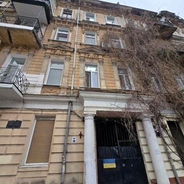 В продаже трёхкомнатная квартира на М. Арнаутской, 830 $ за м²