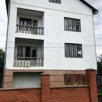 Продаж будинку в передмісті