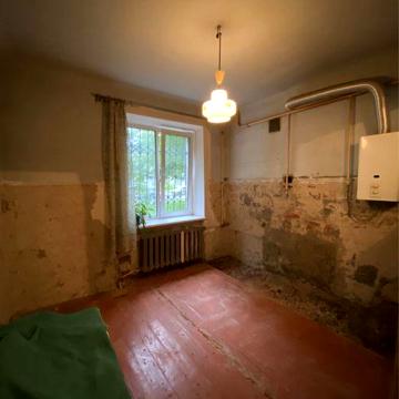 Продам 1 ком.кв. Сталинка  ул. Титова 20000$