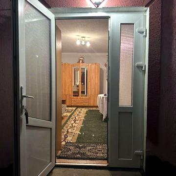 Продається квартира . Районному центрі міста Хотин ! Гарне розташуваня