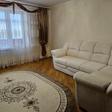 Пасічна вул., 20