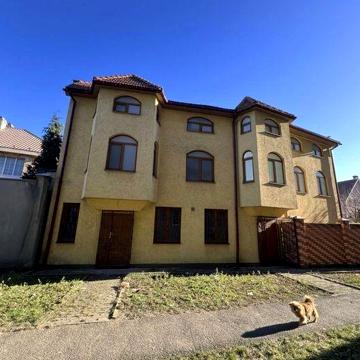 Продам житловий будинок та будинок комерційного призначення!